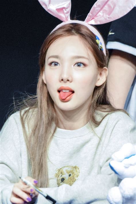 Nayeon (나연) Deepfake Porn.
